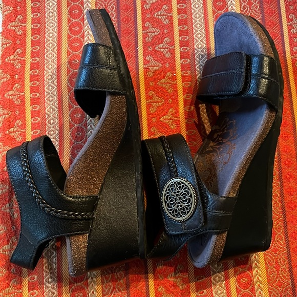 Womens Size 7 Aetrex Arielle Wedge Sandals Black Leather Comfort Cork EUC - Picture 2 of 5